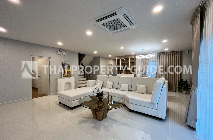 House with Shared Pool for rent in Bangnatrad